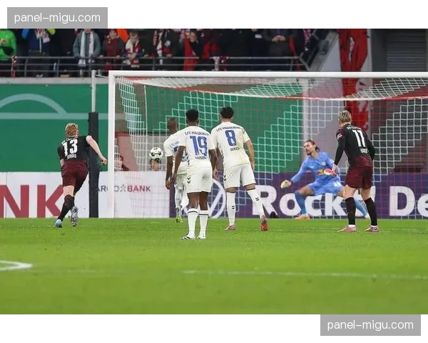 AC米兰1-1被科莫逼平，迈尼昂低级失误致争冠形势艰难