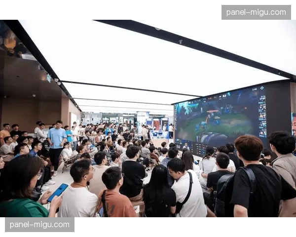 多家俱乐部推出“第二主场”观赛活动,与商业地产合作开拓线下场景消费